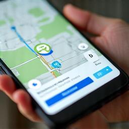 Real-time tracking map on mobile phone